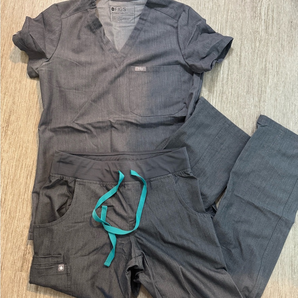 FIGS scrubs set, size XXS, graphite